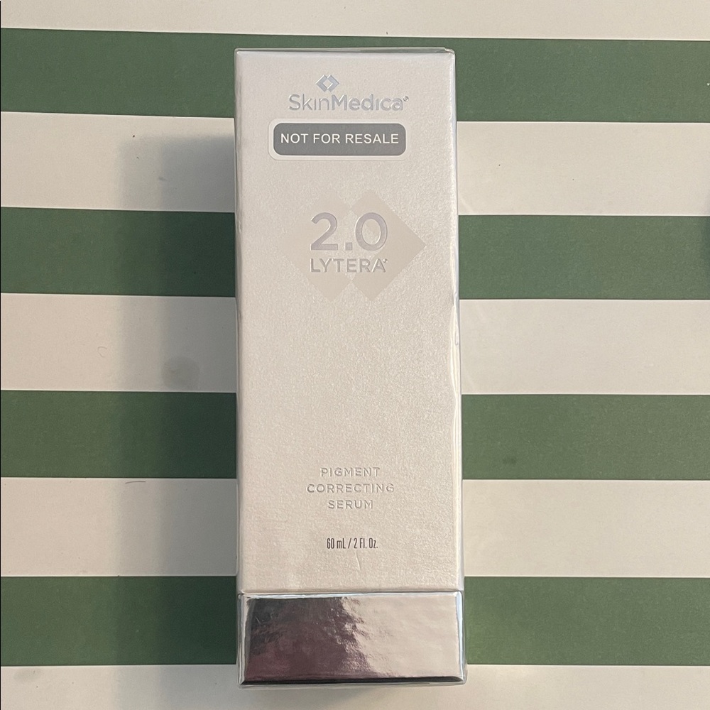 SkinMedica Lytera 2.0 Pigment Correcting Serum - Silver and White